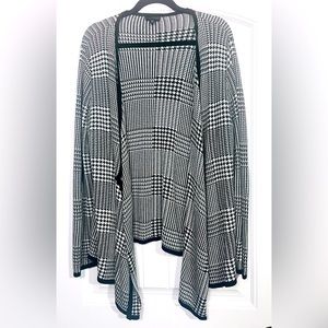 THE LIMITED Houndstooth cardigan good condition Size L